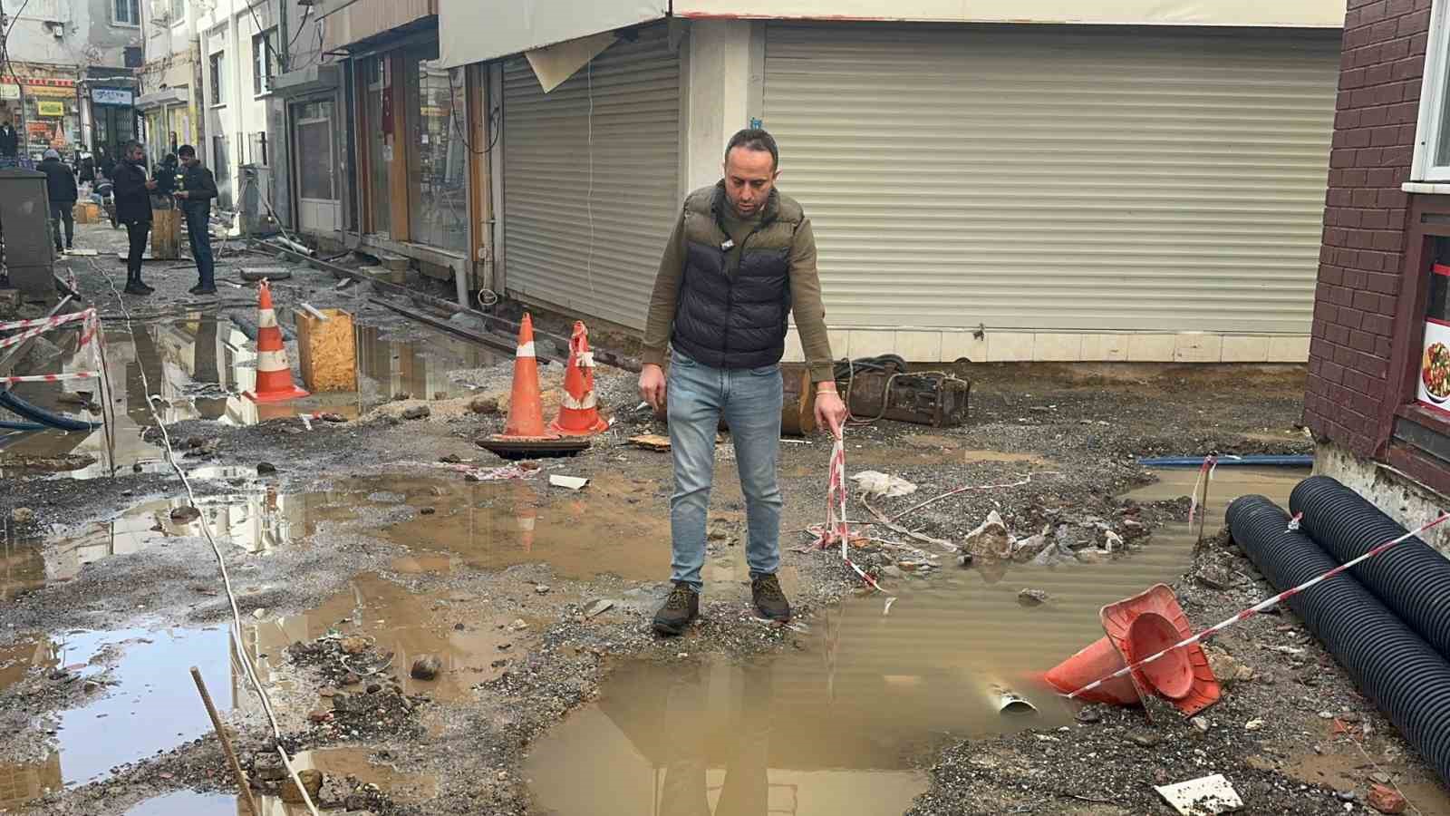 Kuyum atölyesini su basan iş yeri sahibi Gözaç: "Belediye geçmiş olsun bile demedi’
