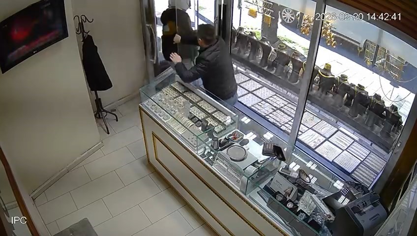 Kuyumcu soygunu güvenlik kamerasında
