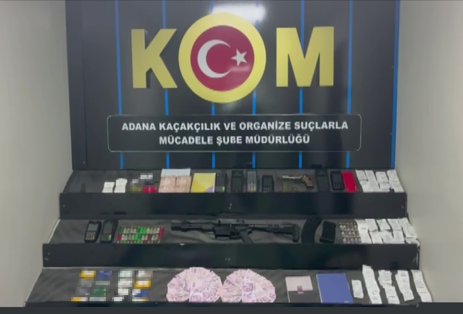 Kuyumcu süsü verip tefecilik yaptılar: Operasyonda silah, pos cihazları ve milyonluk çek-senet ele geçirildi
