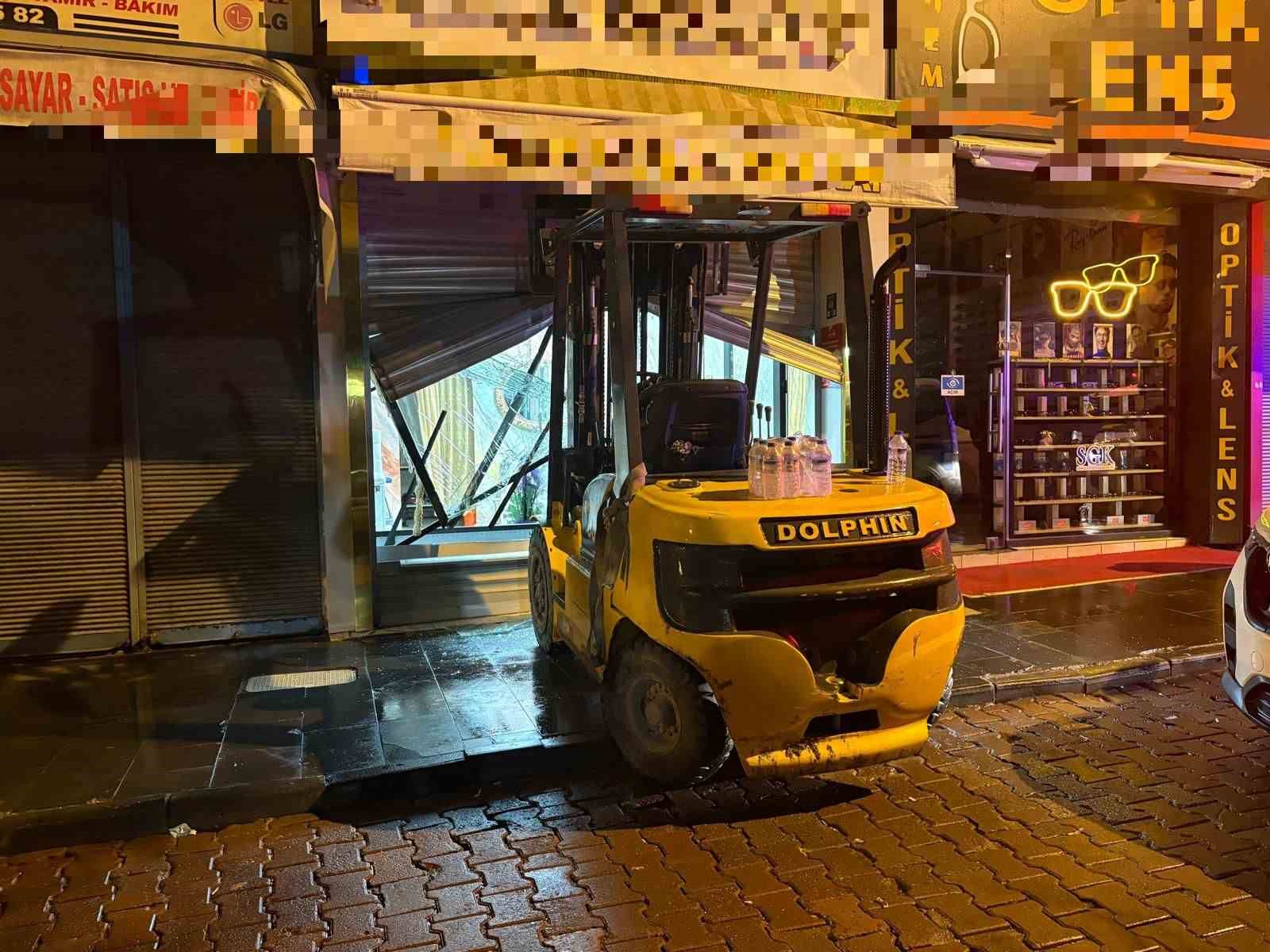 Kuyumcuda forkliftli hırsızlık
