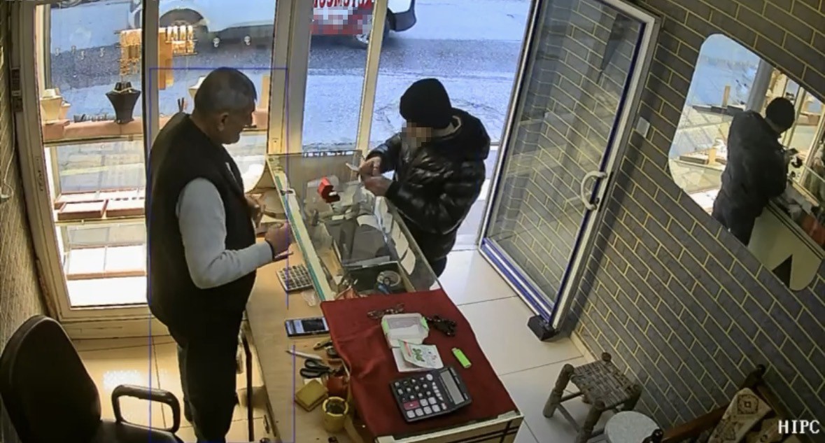 Kuyumcuya müşteri gibi giren hırsız 60 bin liralık yüzüğü alıp kayıplara karıştı
