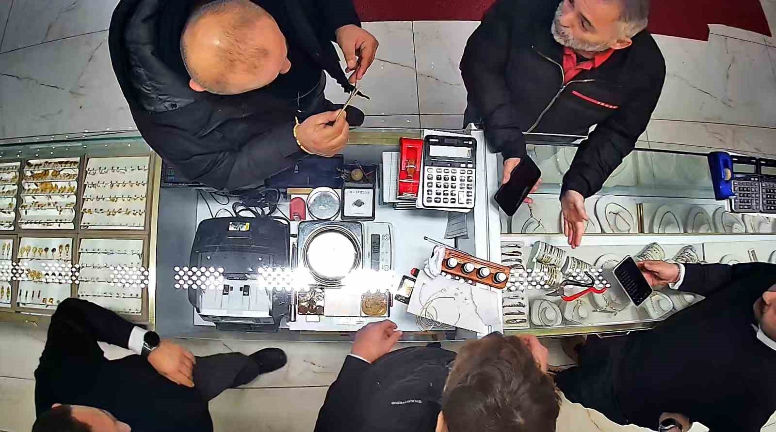 Kuyumcuya yakalanınca sahte altınları teklif etti: "Bunlar sende kalsın"
