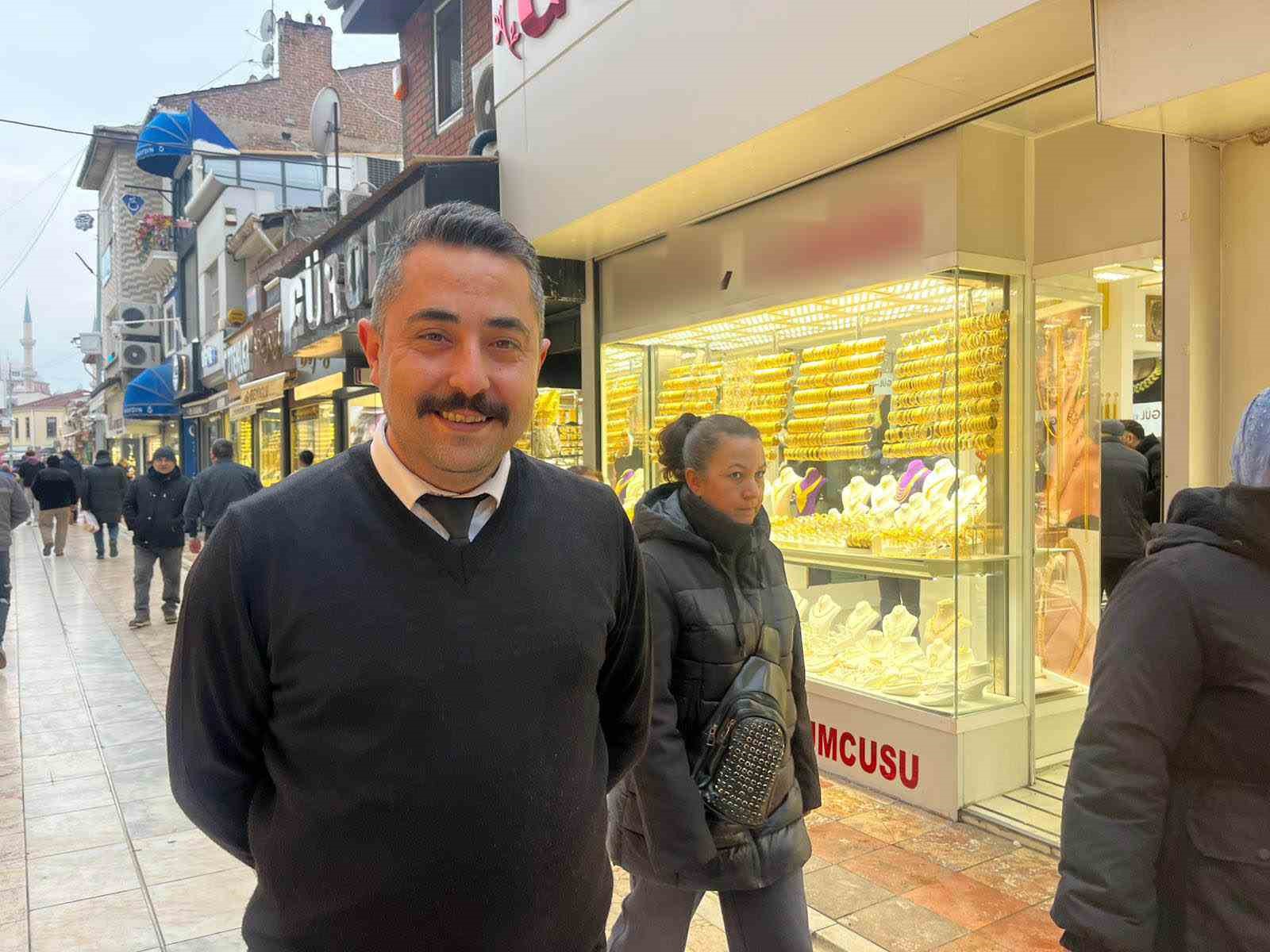 Kuyumcuya yakalanınca sahte altınları teklif etti: "Bunlar sende kalsın"

