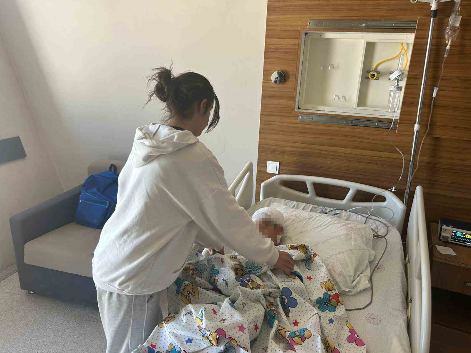 Kuzeninin öldüğünden habersiz iyileşeceği günü bekliyor
