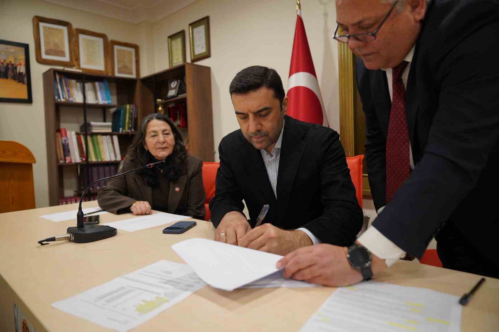 Kuzey Ege zeytinyağı lisanslı depoculuk projesinde ilk adım atıldı
Kuzey Ege zeytinyağı lisanslı depoculuk projesinde ilk adım atıldı