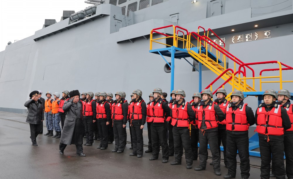 Kuzey Kore dev savaş gemisinden füze denemesi yaptı
