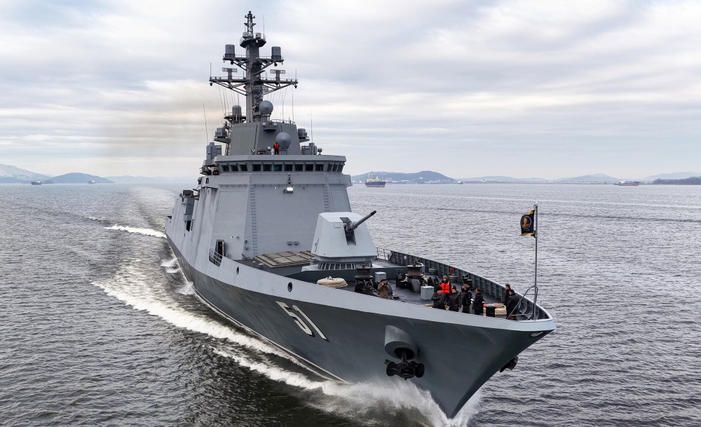 Kuzey Kore dev savaş gemisinden füze denemesi yaptı
