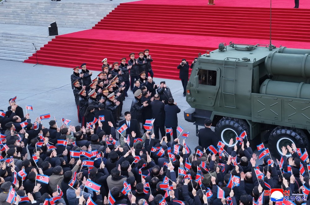 Kuzey Kore yapay zeka destekli çoklu roketatar sistemlerini tanıttı
