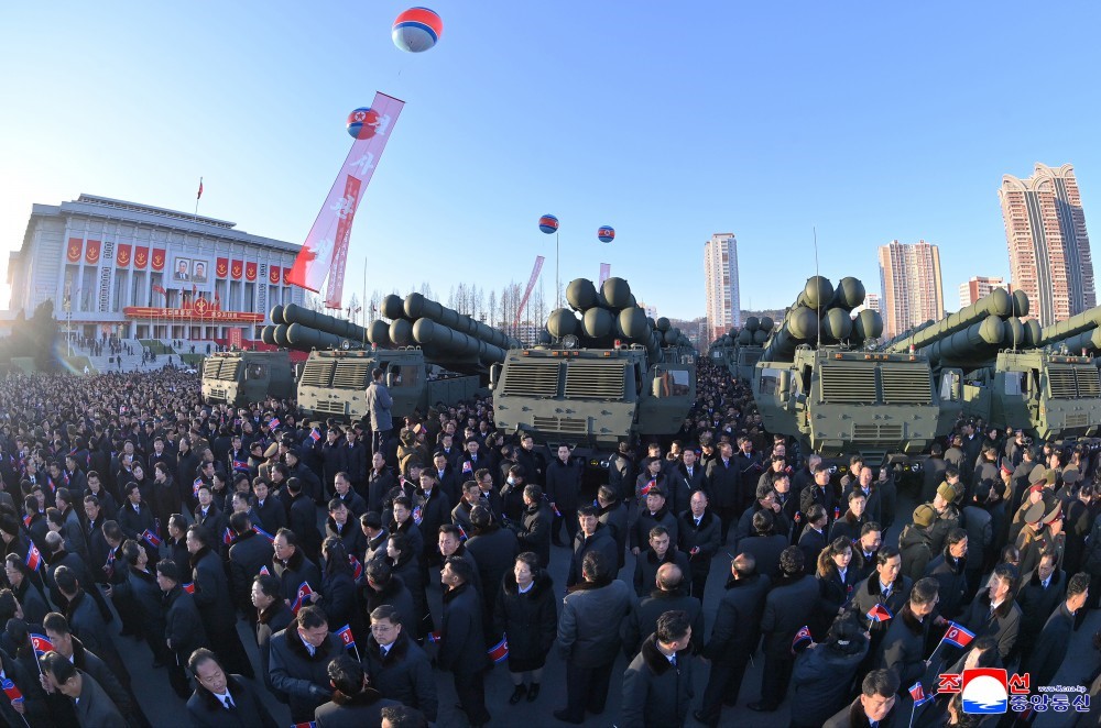 Kuzey Kore yapay zeka destekli çoklu roketatar sistemlerini tanıttı
