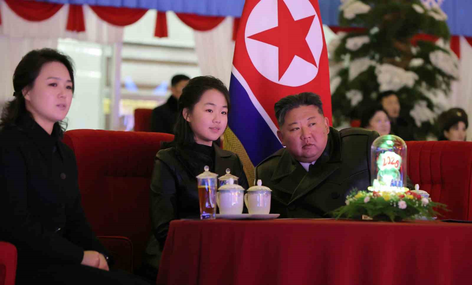 Kuzey Kore yeni yıla görkemli bir kutlama etkinliği ile girdi
