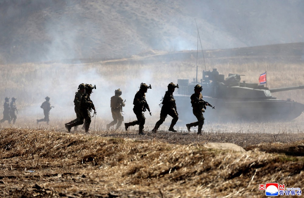 Kuzey Kore’de tank birliklerinin katılımıyla taktik saldırı tatbikatı
