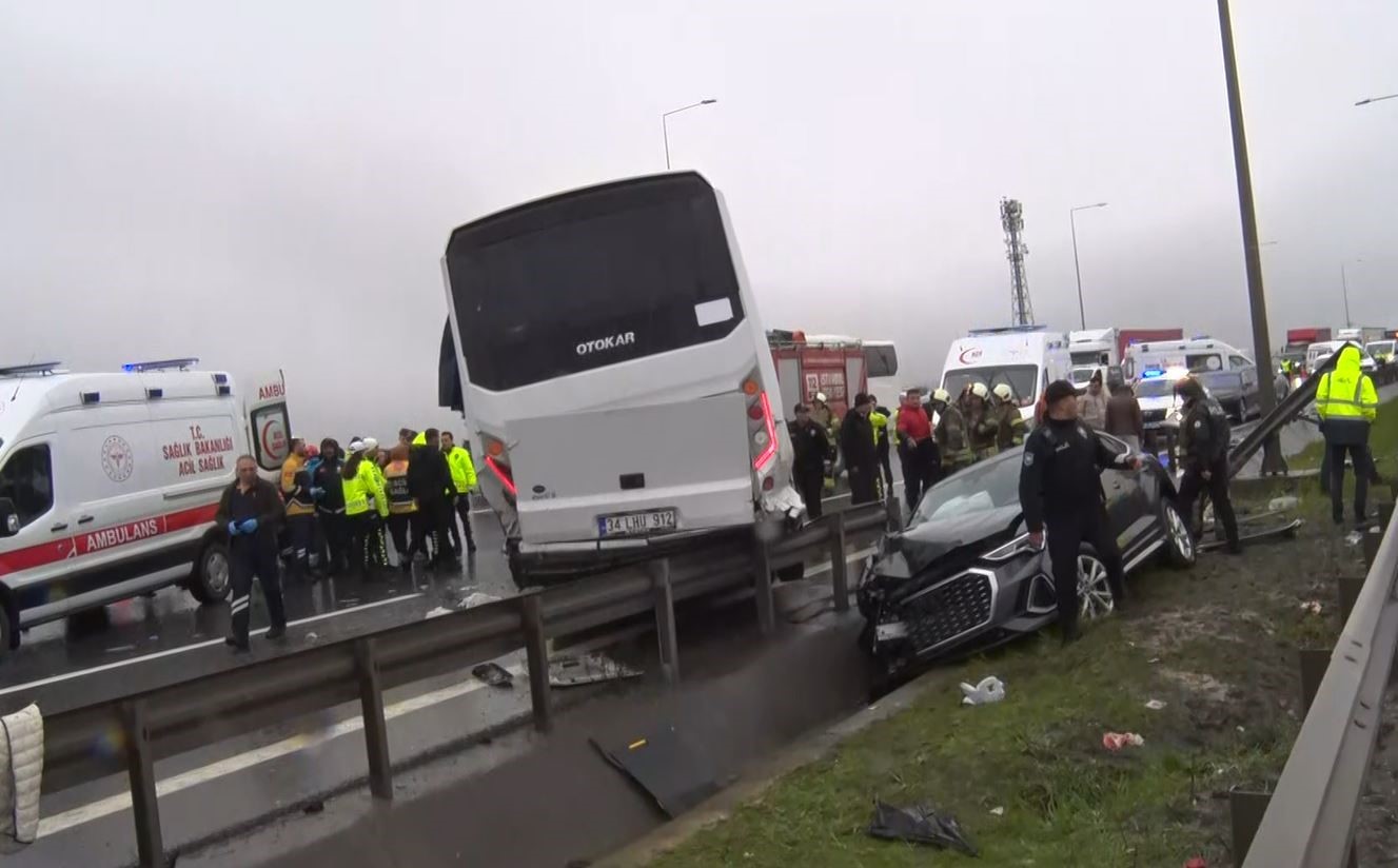 Kuzey Marmara Otoyolu’nda polis servis minibüsü kaza yaptı: 1 polis şehit oldu, 16 polis yaralandı
