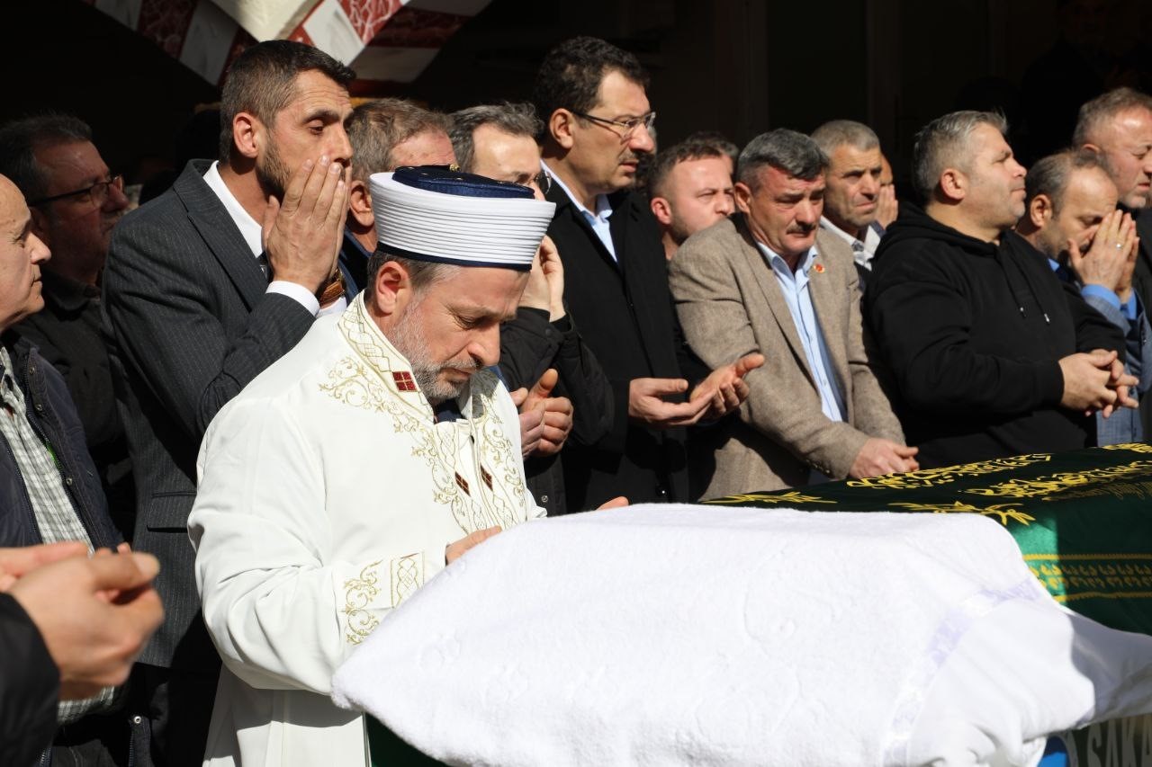 Kuzey Marmara Otoyolu’ndaki feci kazada ölen sürücü toprağa verildi
