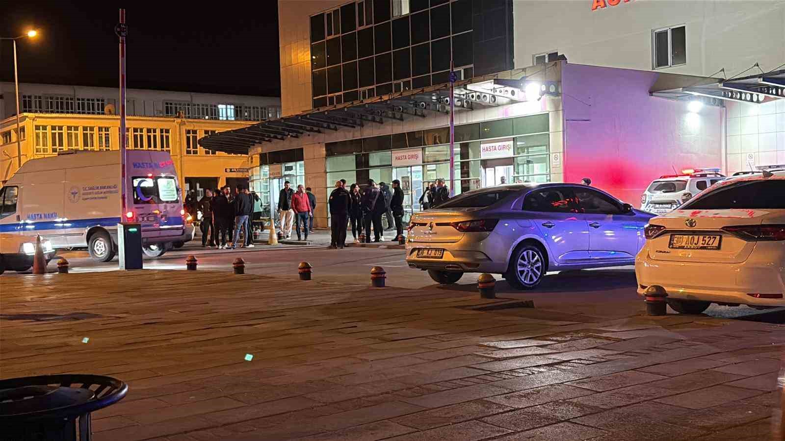 ‘Laf atma’ meselesinde kan aktı: 4 yaralı
