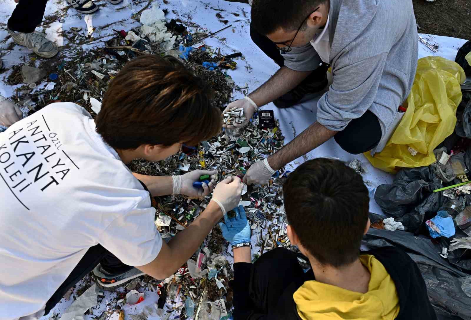 Lara Sahili’nde öğrencilerden bilimsel temizlik
Lara Sahili’nde öğrencilerden bilimsel temizlik