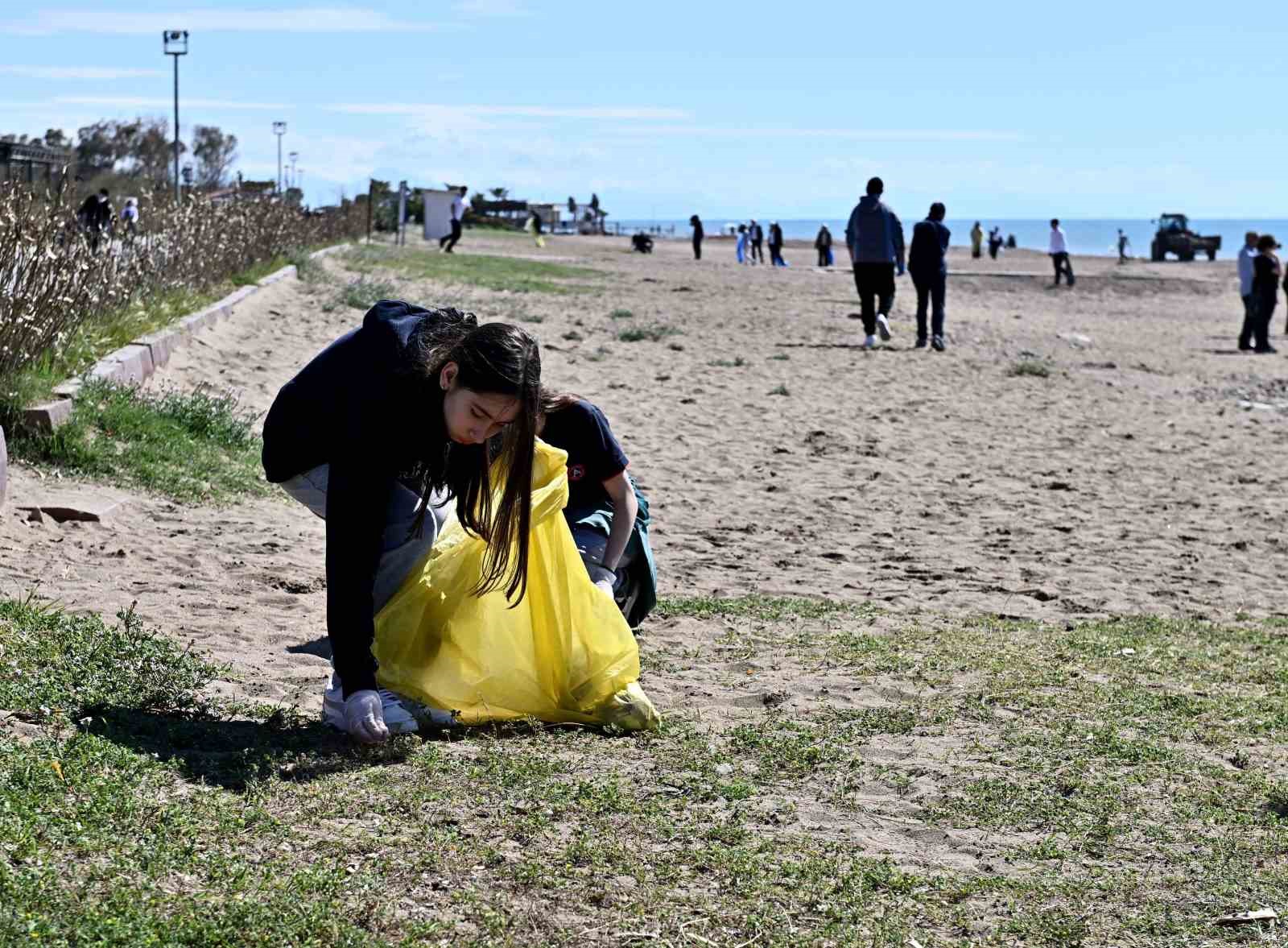 Lara Sahili’nde öğrencilerden bilimsel temizlik
Lara Sahili’nde öğrencilerden bilimsel temizlik