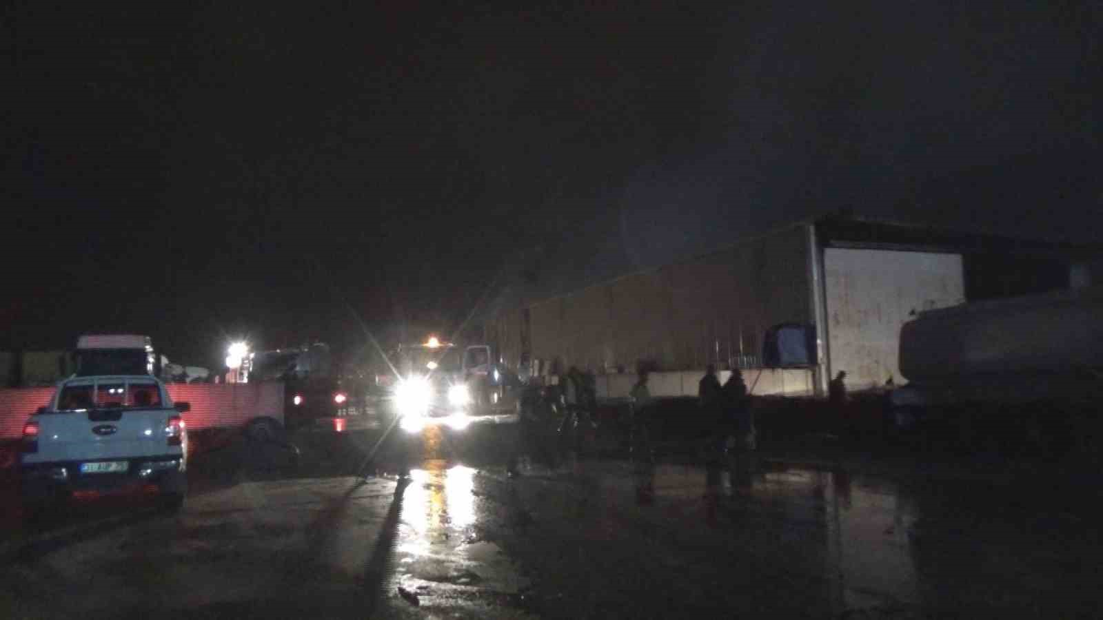 Lastik deposunda çıkan yangın kontrol altına alındı
