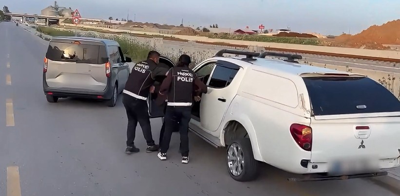 Lastiklere yapılan özel bölmeden 8 kilo 266 gram eroin çıktı
