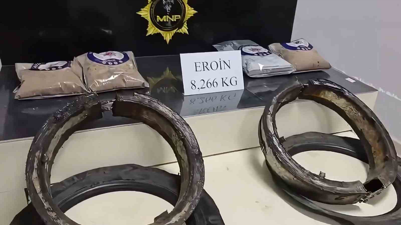 Lastiklere yapılan özel bölmeden 8 kilo 266 gram eroin çıktı
