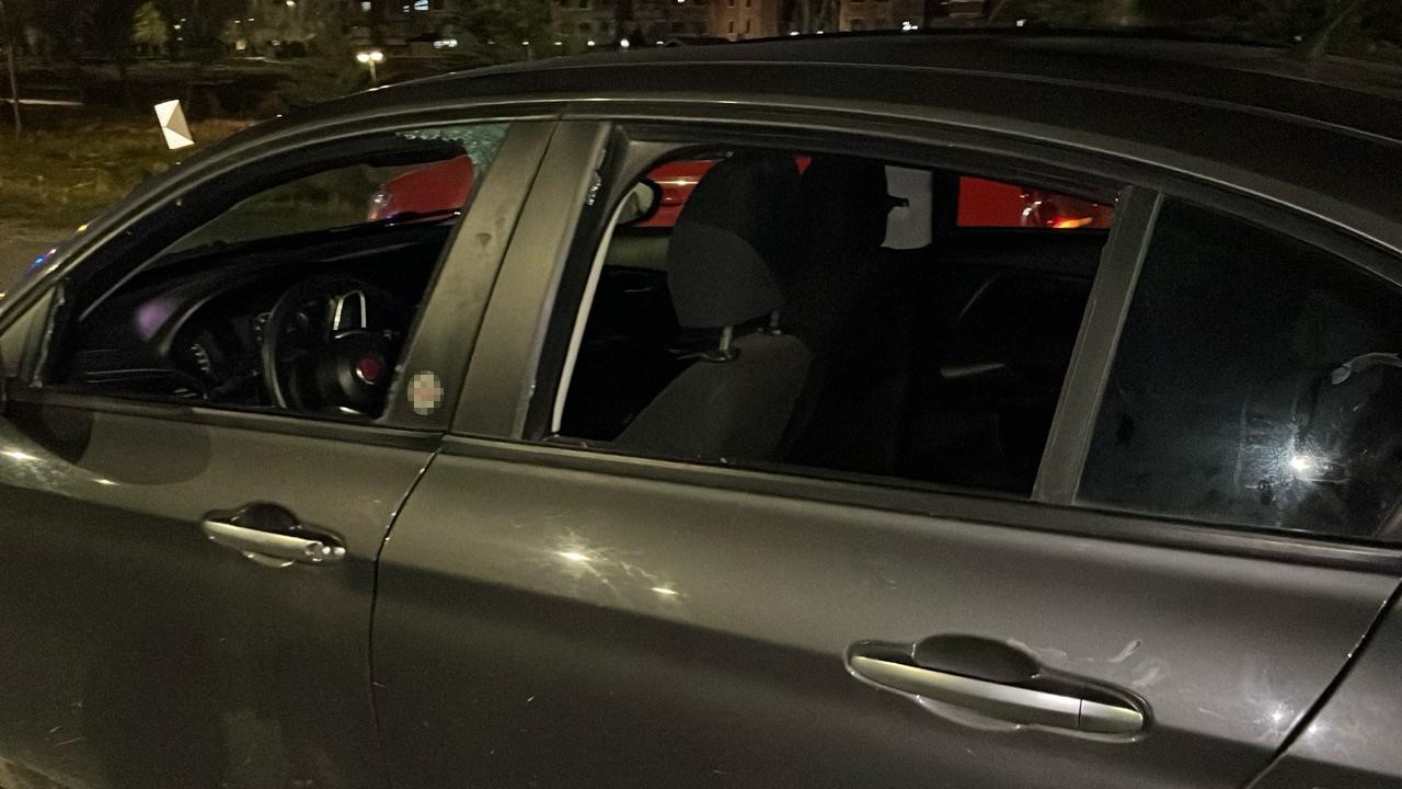 Lastikleri patlatılarak durdurulan araçtan uyuşturucu çıktı
