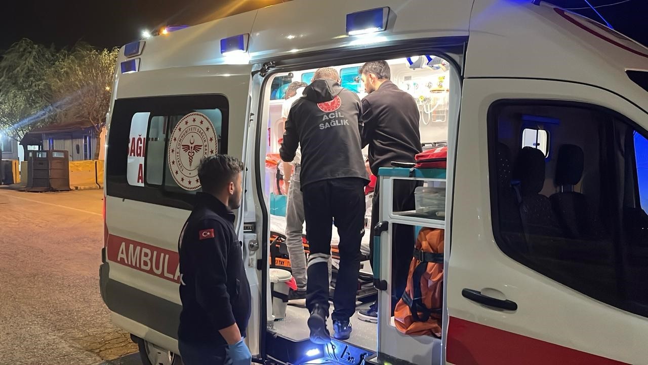 Lastikleri patlatılarak durdurulan araçtan uyuşturucu çıktı
