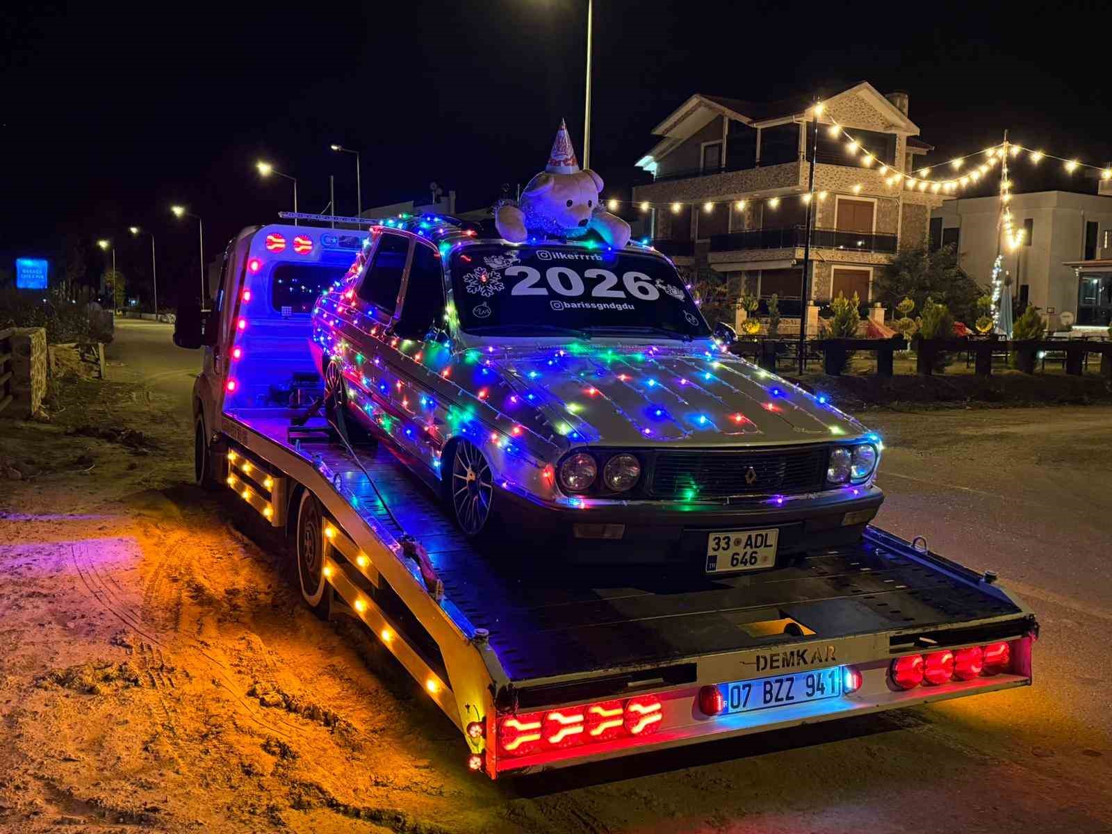 LED ışıklarla süslenen Toros dikkat çekti
