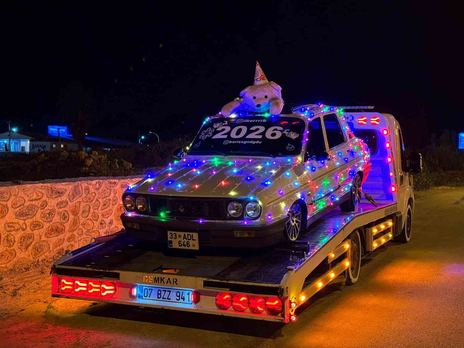 LED ışıklarla süslenen Toros dikkat çekti
