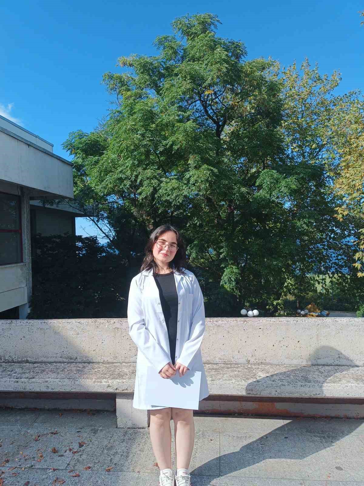 Lenf kanserini yendi, doktorundan ilham alıp tıp fakültesini kazandı: Yıllar sonra yine aynı karede buluştular
