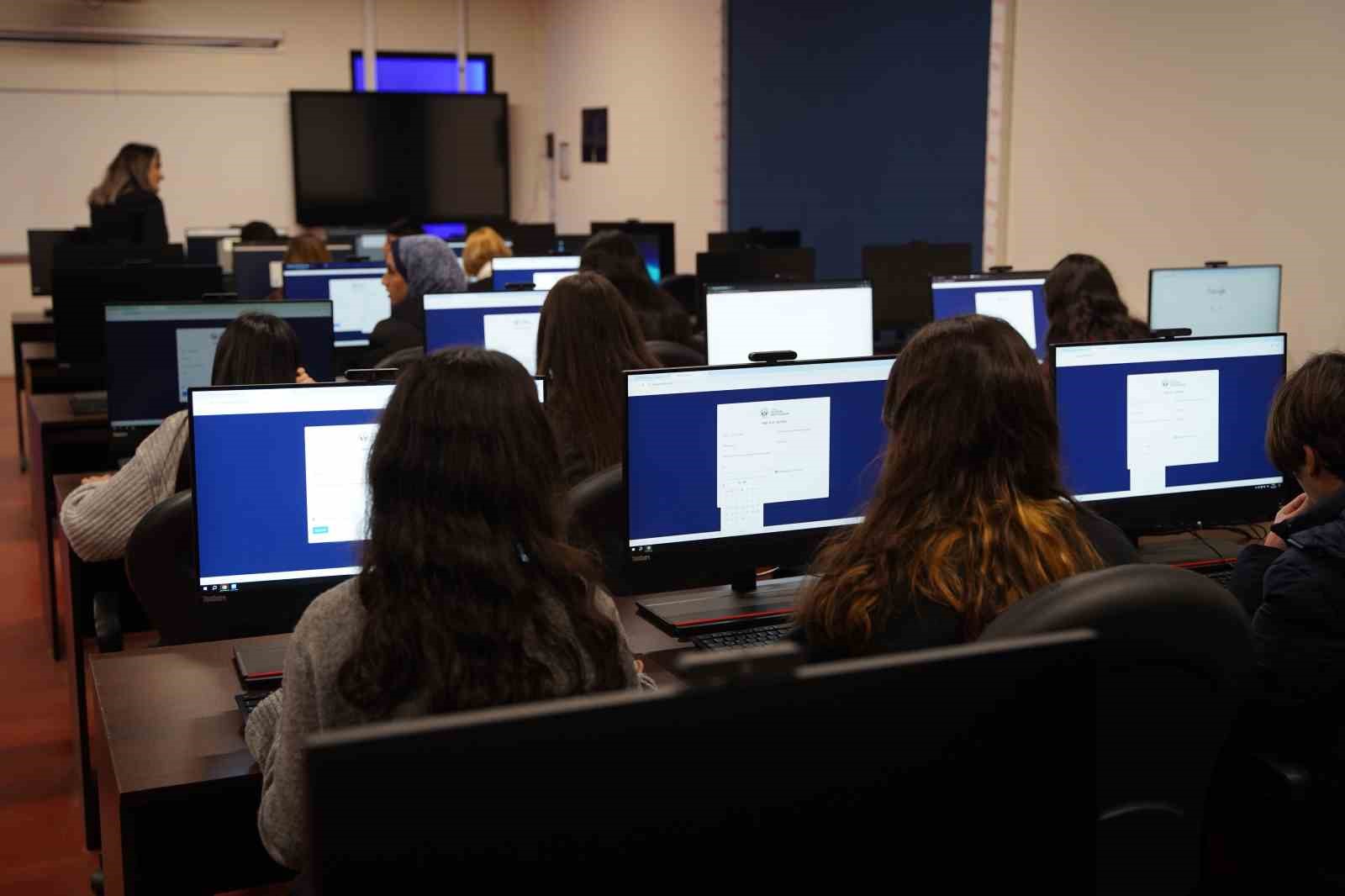 Lise Kış Akademisi’nde 500’ün üzerinde öğrenci kampüste buluştu
