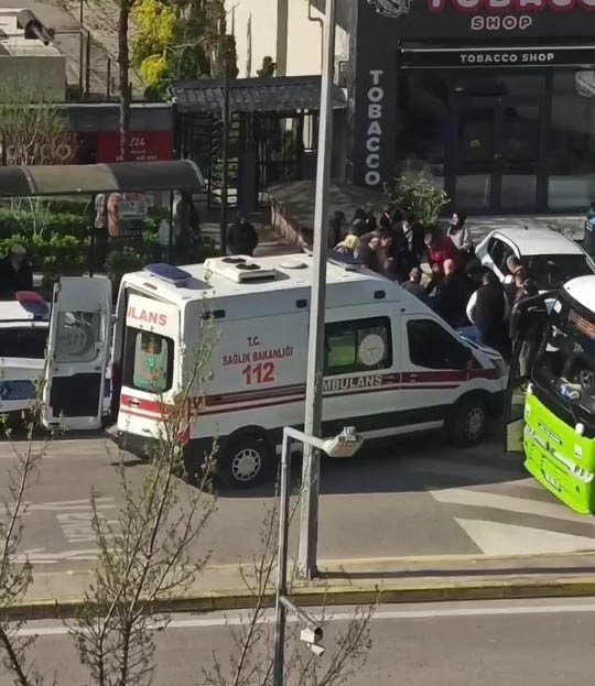 Lise öğrencileri arasında kan aktı: 1 kişi bıçaklandı
