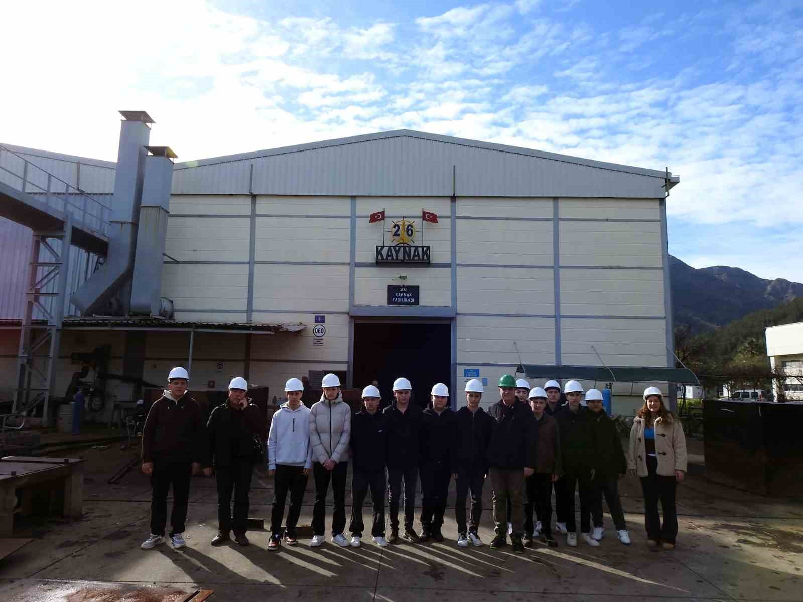 Lise öğrencilerine Aksaz Tersane Komutanlığında eğitim
