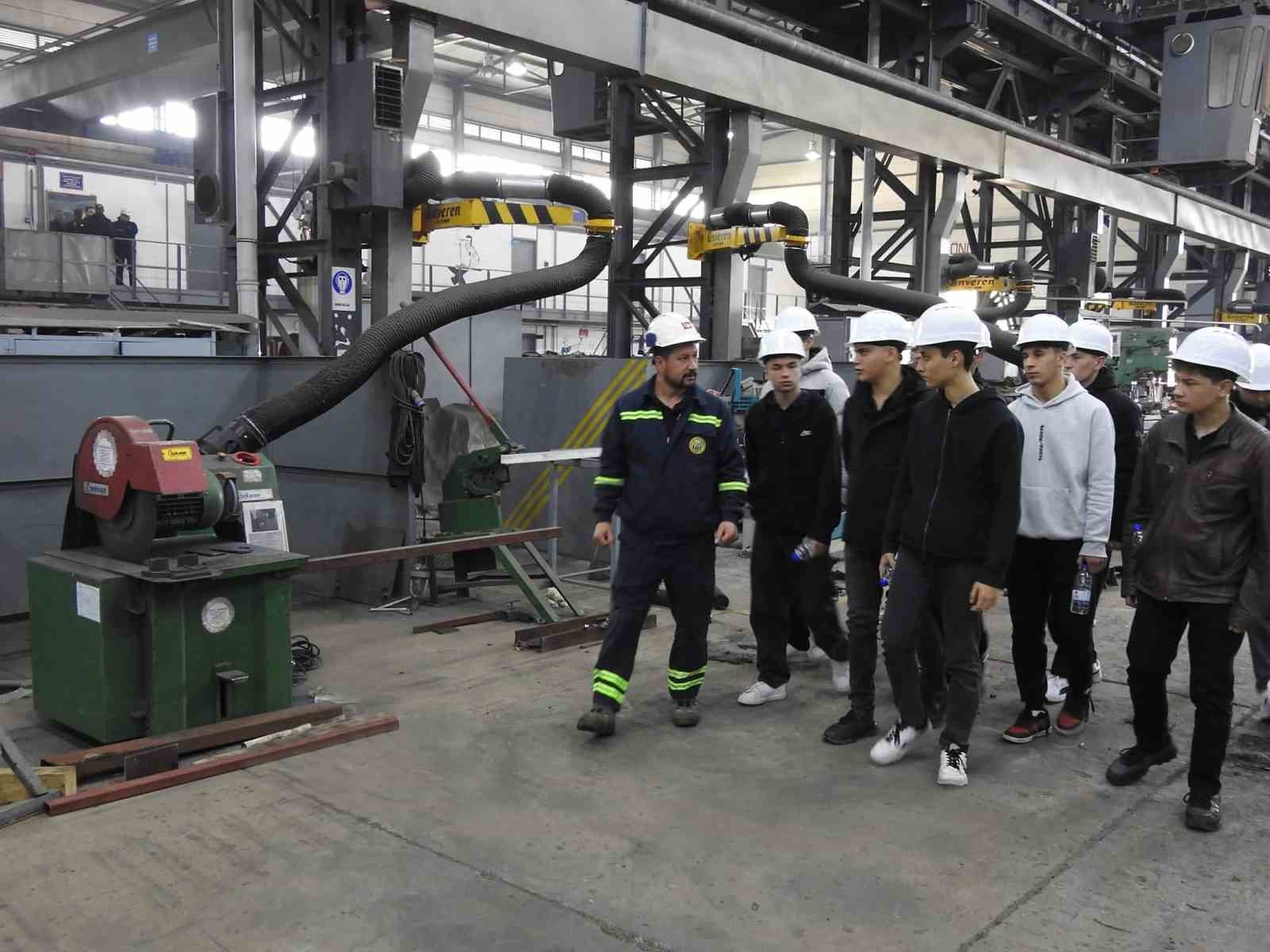 Lise öğrencilerine Aksaz Tersane Komutanlığında eğitim
