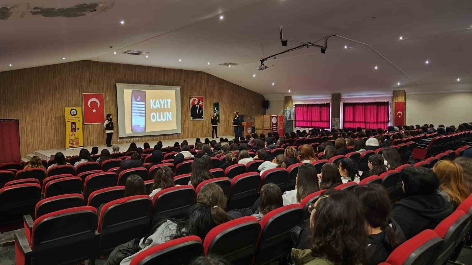 Lise öğrencilerine KADES uygulaması tanıtıldı
