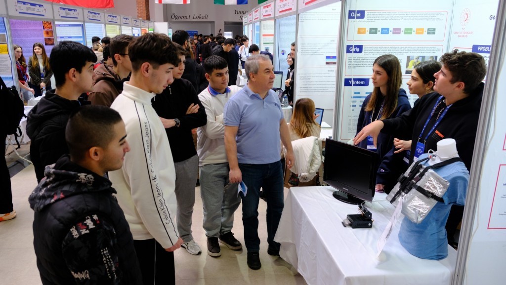 Lise öğrencilerinin projeleri Anadolu Üniversitesi ev sahipliğinde sergileniyor
