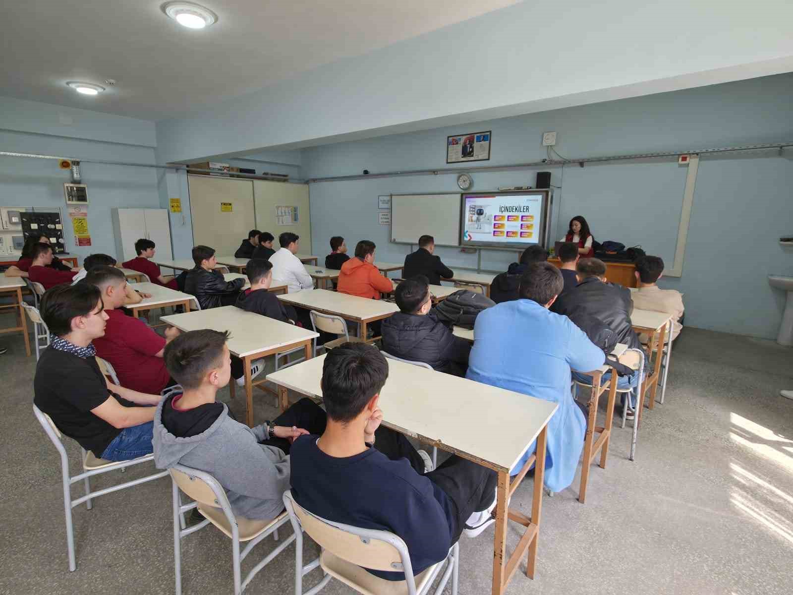 Lise sıralarında yapay zeka mesaisi
