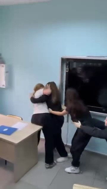 Lisedeki kavga anları kamerada, 3 öğrenciye uzaklaştırma cezası
