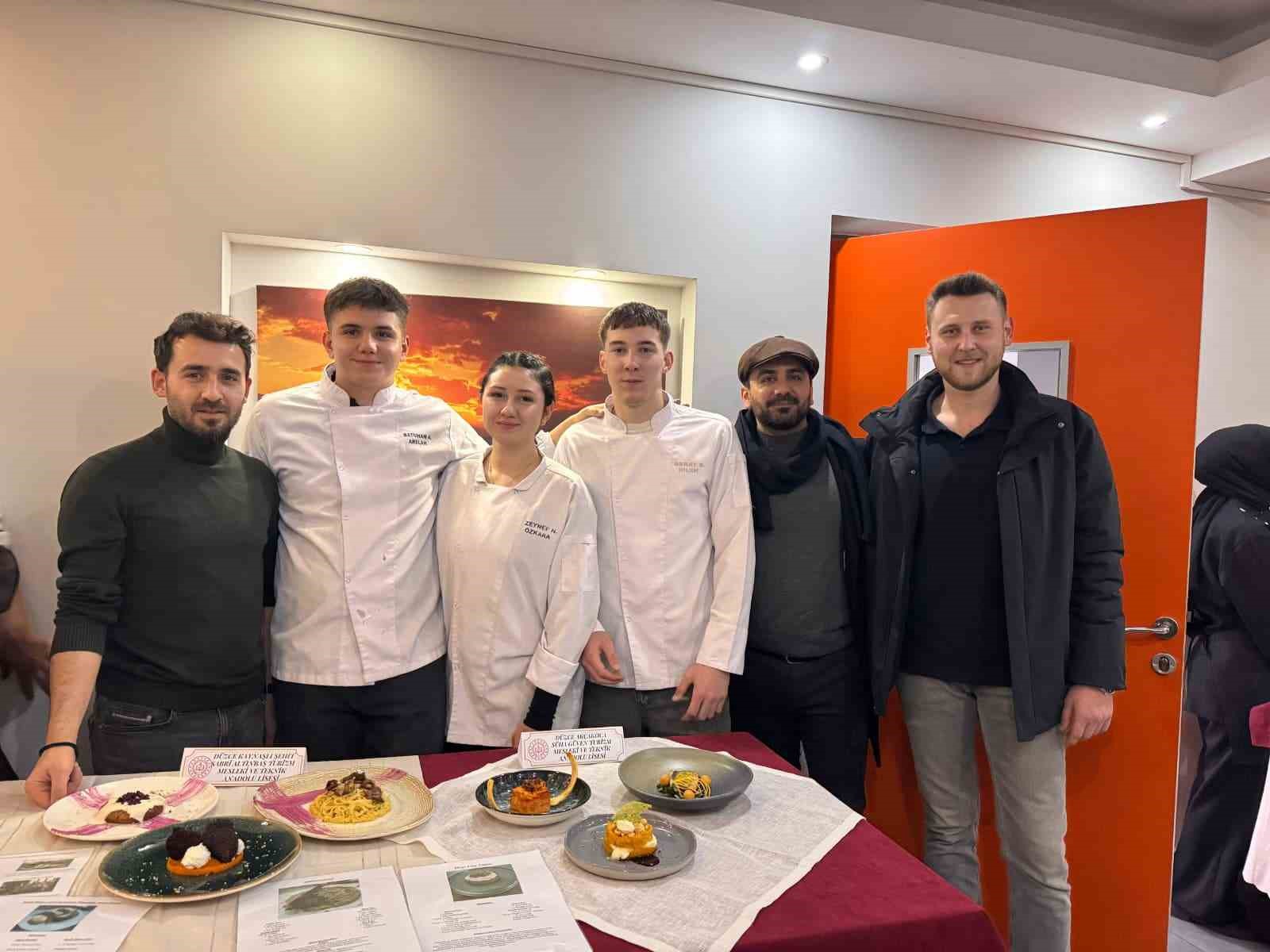 Liseli gençler gastronomi yarışmasında gümüş madalya kazandı
Liseli gençler gastronomi yarışmasında gümüş madalya kazandı