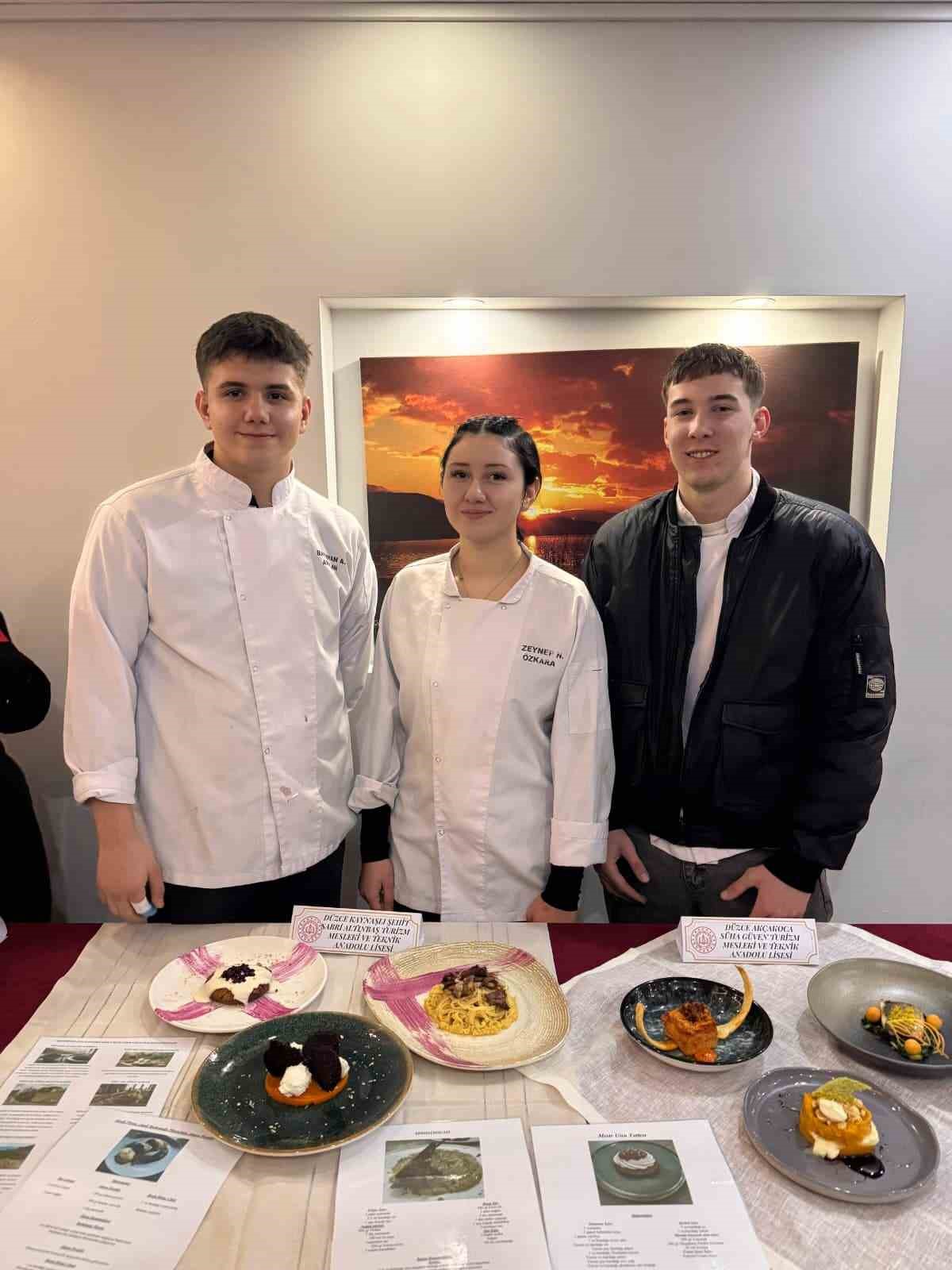 Liseli gençler gastronomi yarışmasında gümüş madalya kazandı
Liseli gençler gastronomi yarışmasında gümüş madalya kazandı