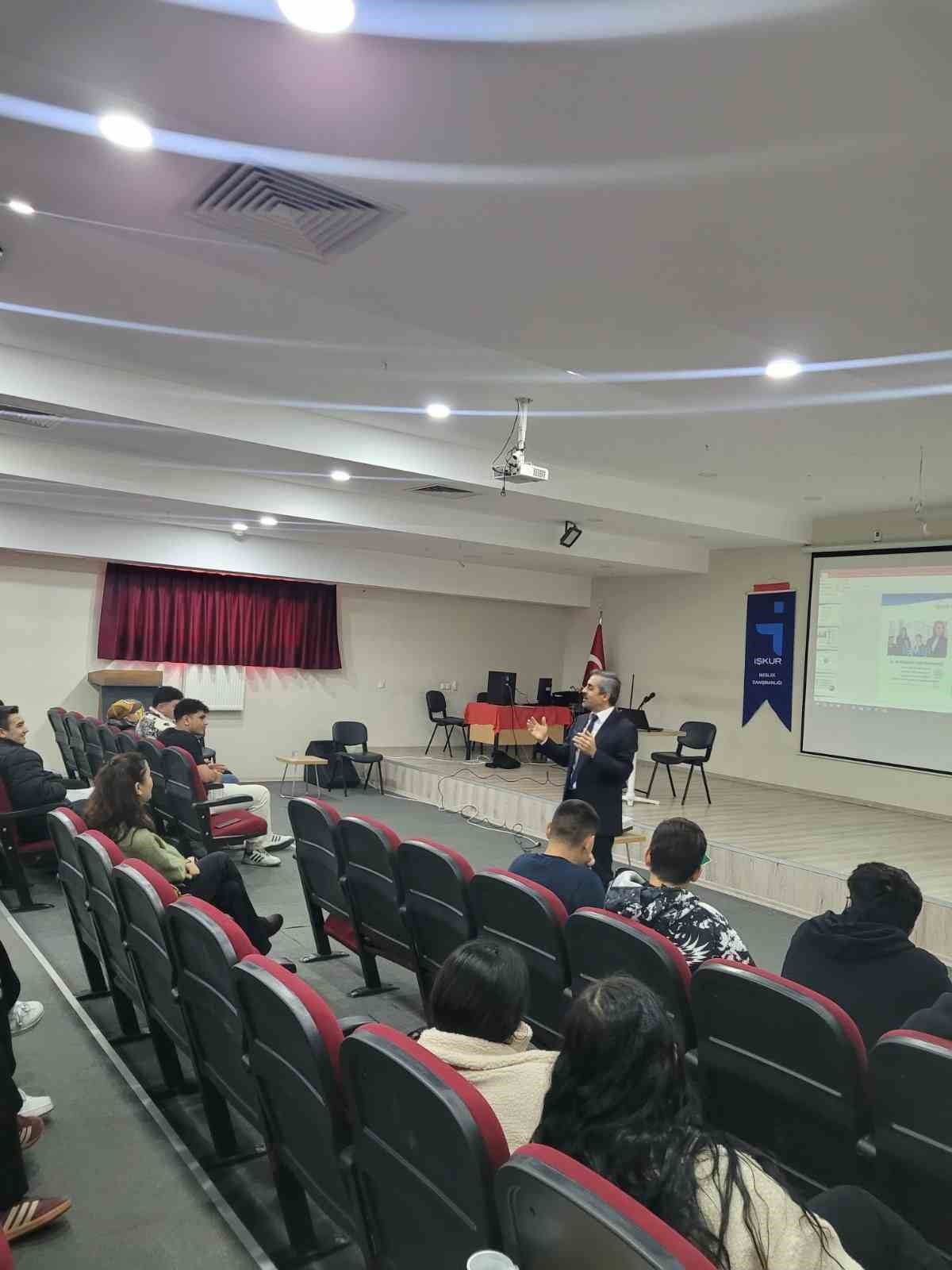 Liseli gençlere kariyer desteği
