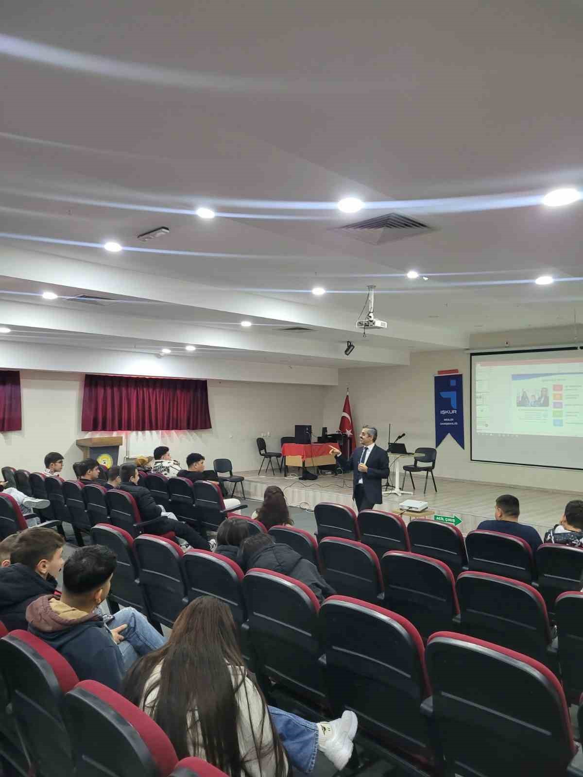 Liseli gençlere kariyer desteği
