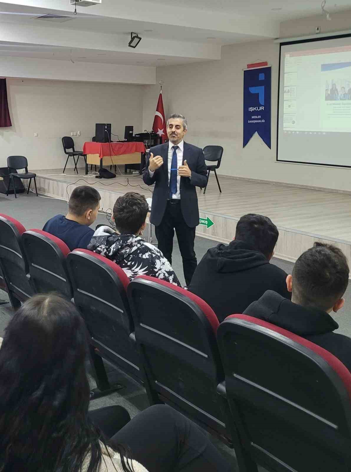 Liseli gençlere kariyer desteği
