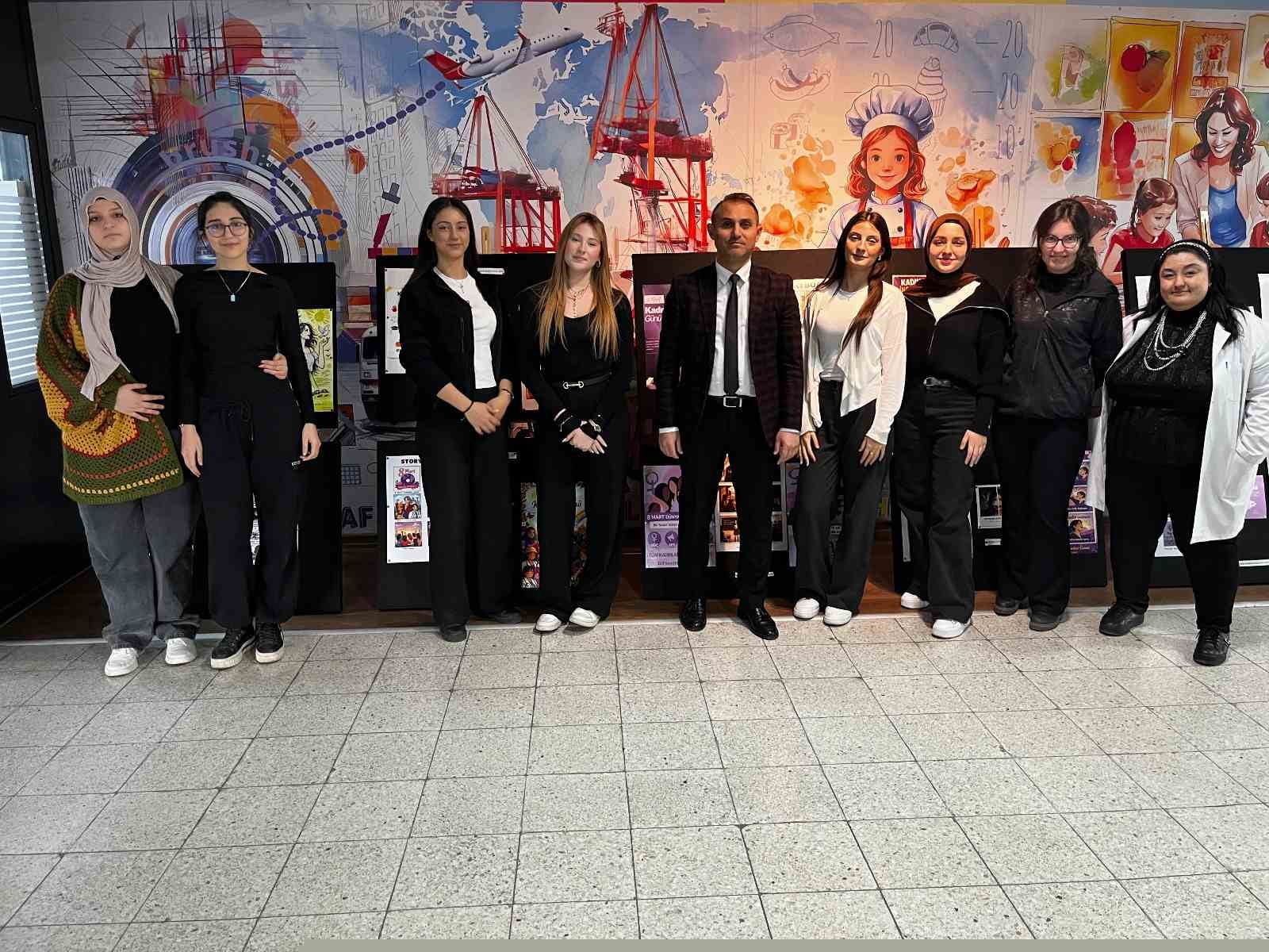 Liseli öğrencilerden 8 Mart’a anlamlı sergi
