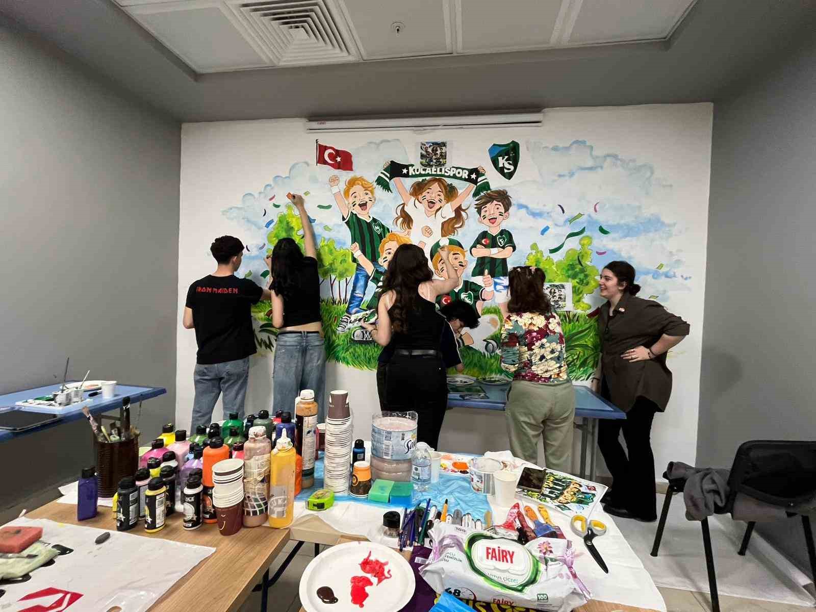 Liseli öğrencilerden Kocaelispor’a özel duvar resmi
