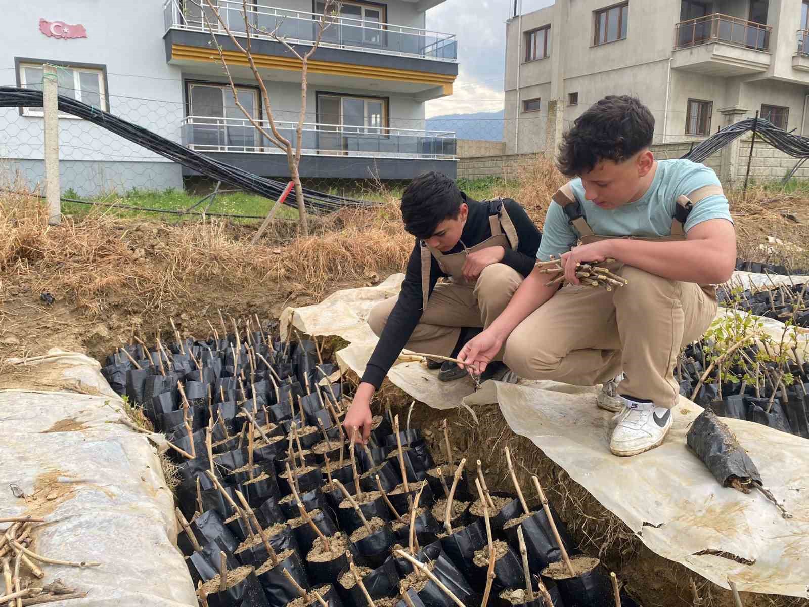 Liselilerden bölge tarımına büyük katkı

