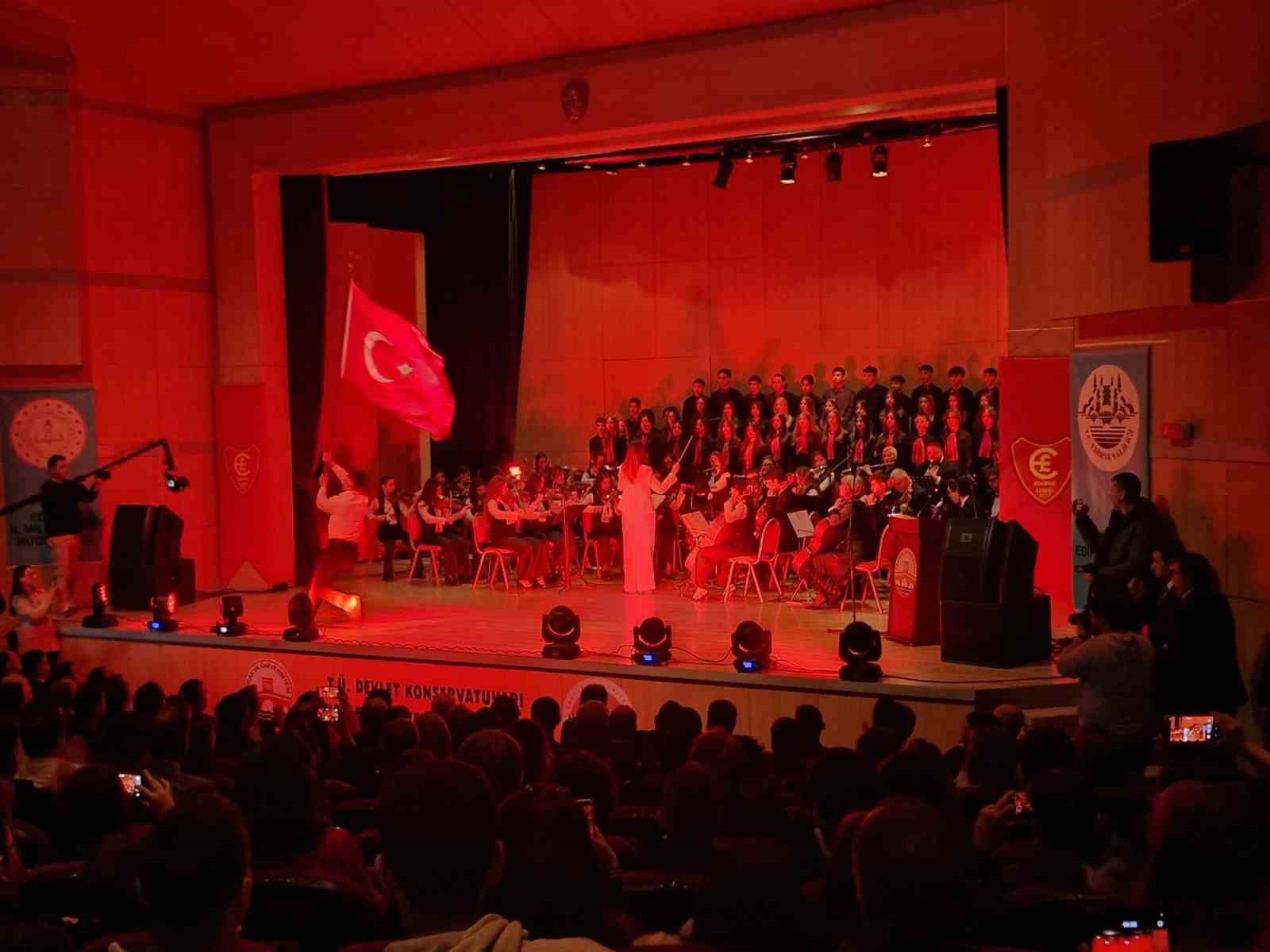 Liselilerden "Korkma, Gençliğin Ruhu Burada" gösterisi
