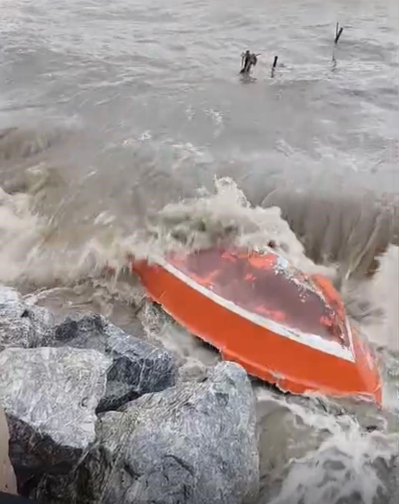 Lodos ve dalgaların vurduğu Gemlik’ten acil liman çağrısı
