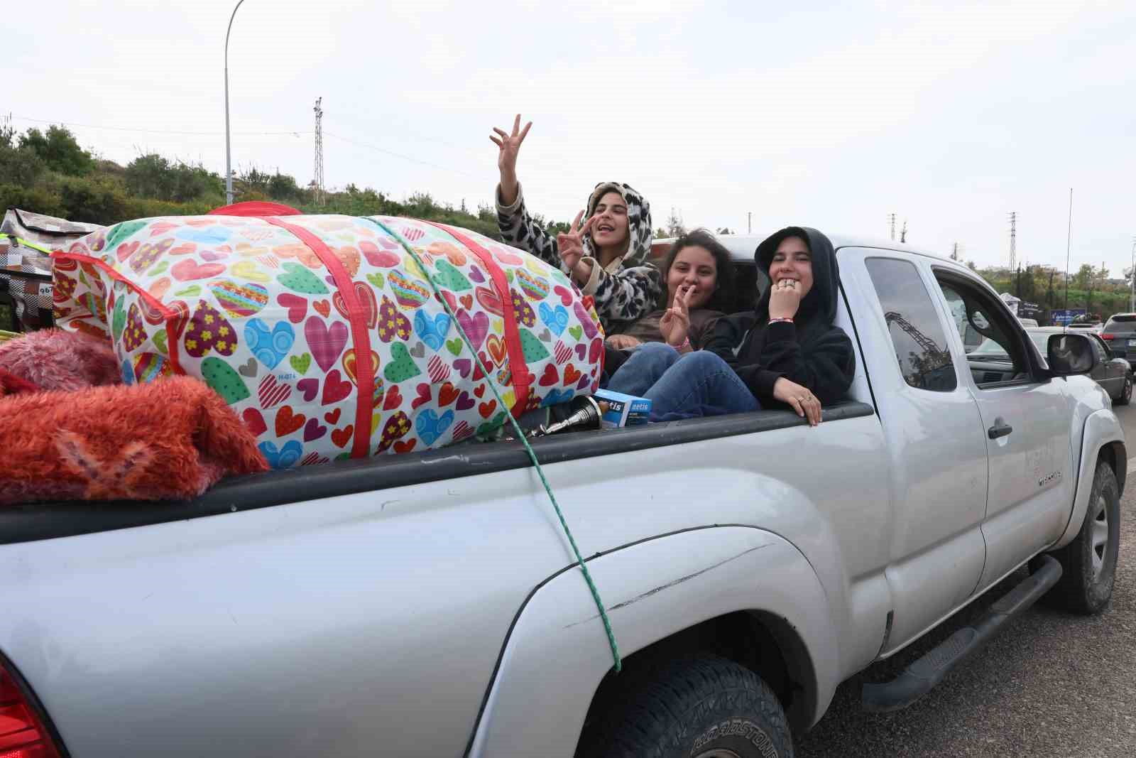 Lübnanlı aileler, ateşkesin ardından ülkenin güneyine doğru yola çıktı
