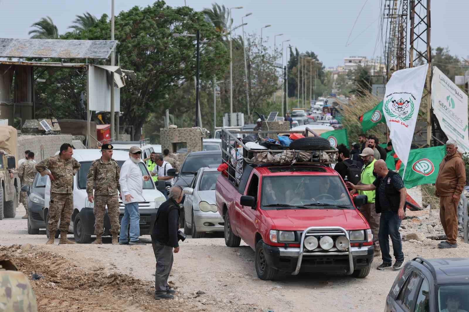 Lübnanlı aileler, ateşkesin ardından ülkenin güneyine doğru yola çıktı
