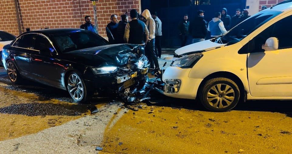 Lüks araçtaki hasarı görenler gözlerine inanamadı
