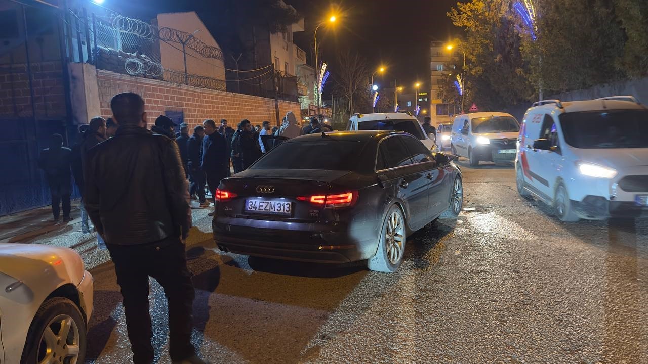 Lüks araçtaki hasarı görenler gözlerine inanamadı
